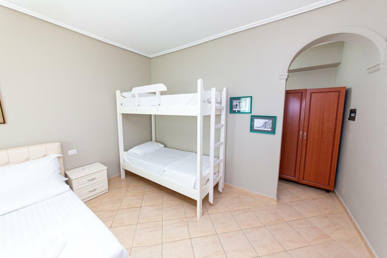 Radhimë Hotel Roi מראה חיצוני תמונה