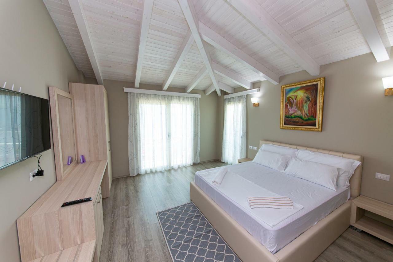 Radhimë Hotel Roi מראה חיצוני תמונה