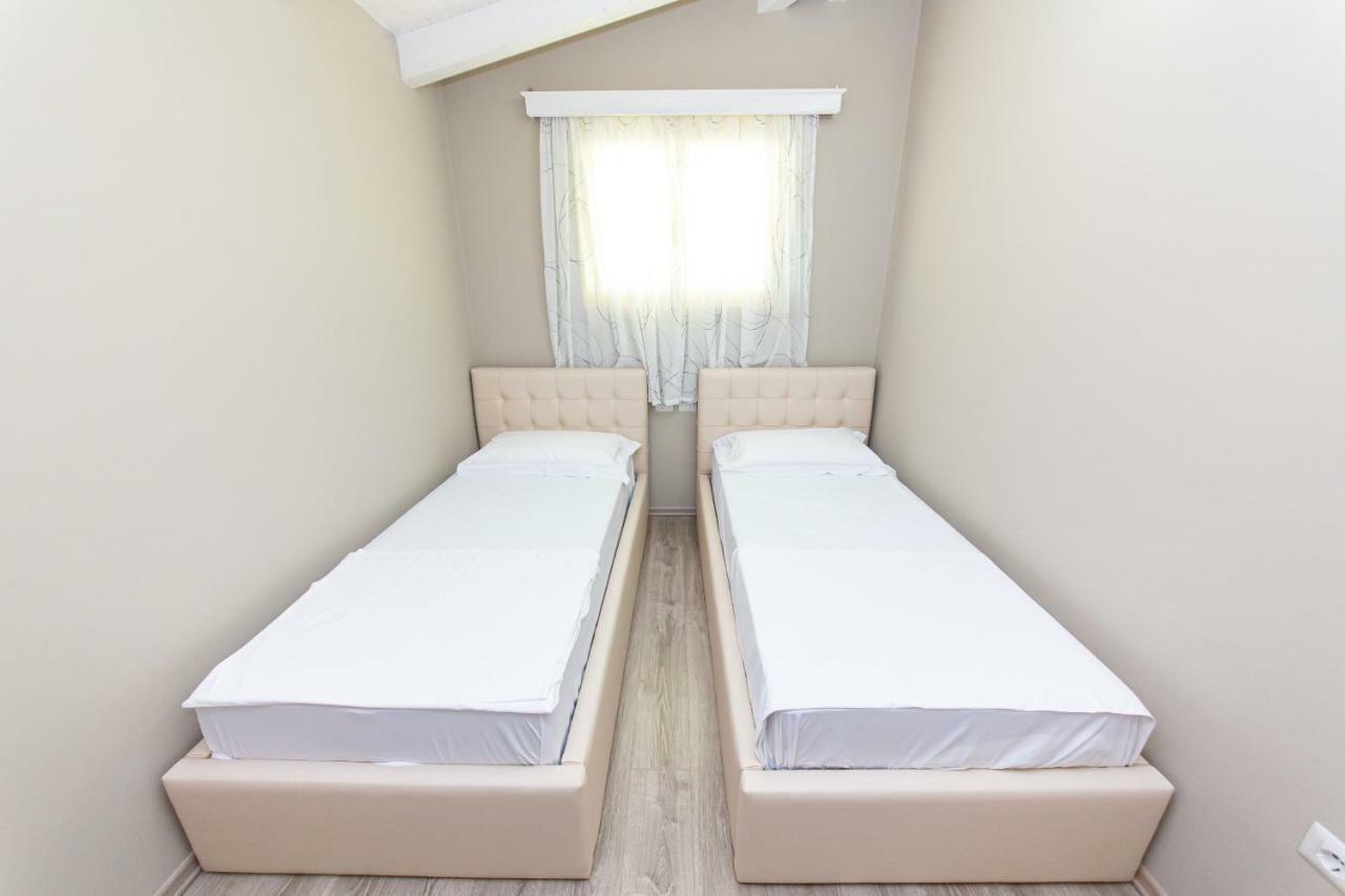 Radhimë Hotel Roi מראה חיצוני תמונה
