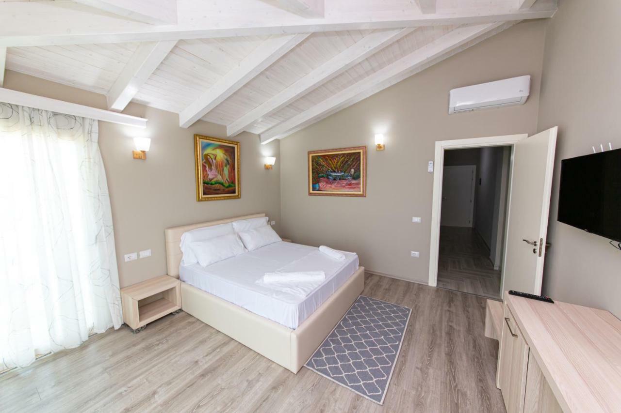 Radhimë Hotel Roi מראה חיצוני תמונה